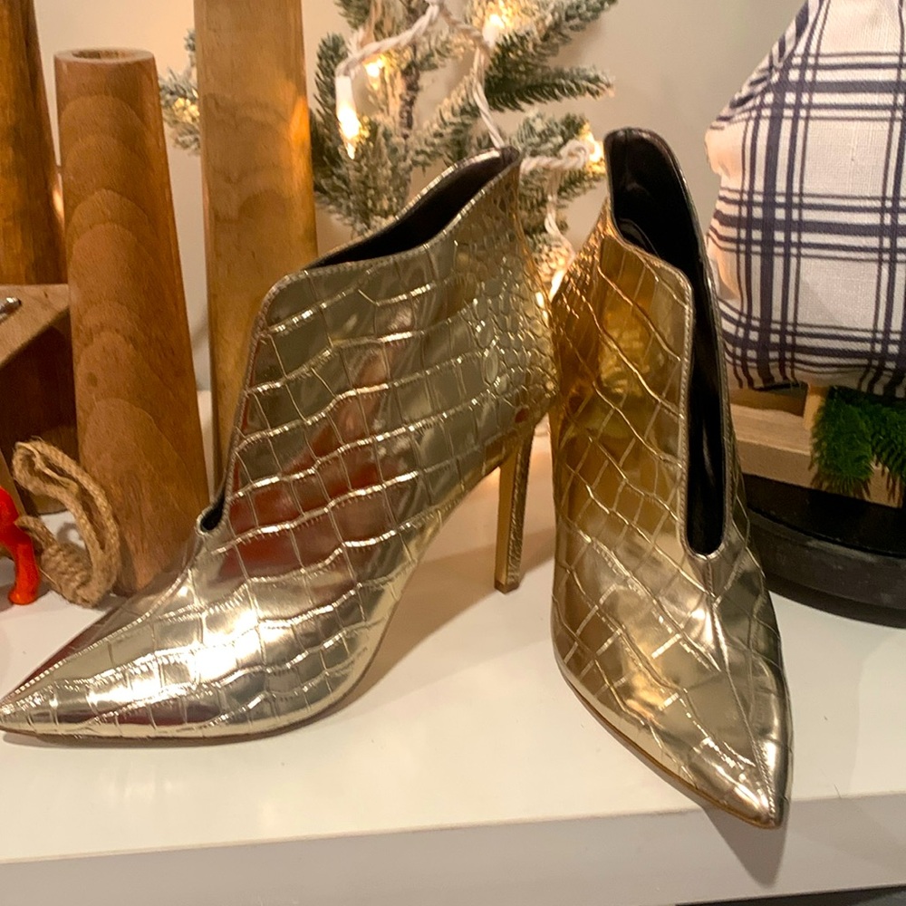 Nine West gold booties 10